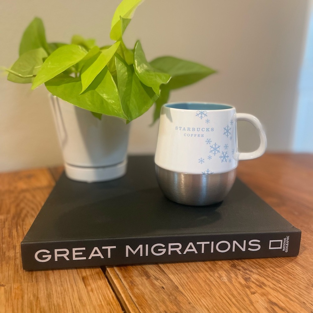Starbucks 2007 Holiday Coffee Mug – Blue Snowflake – Stainless Steel Base